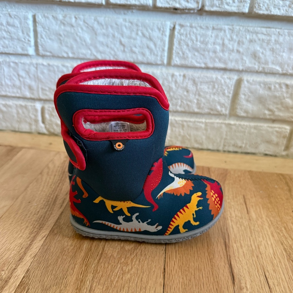 Bogs Kids Dinosaur Print Snow winter Boots - Red and Gray size 6